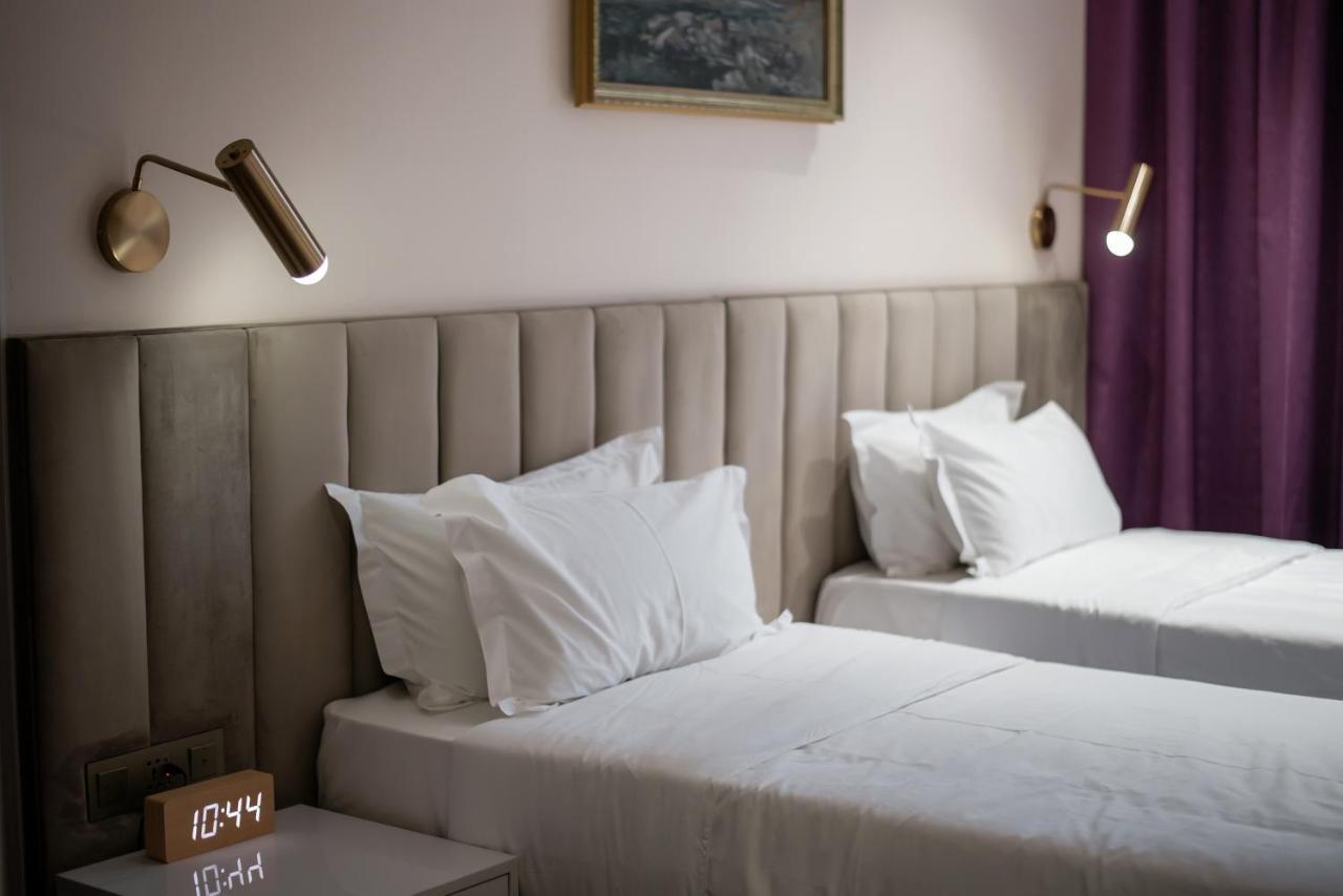 Orient Hotel ビシュケク エクステリア 写真